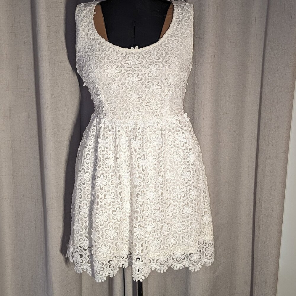 Ark & Co. White dress with flower pattern